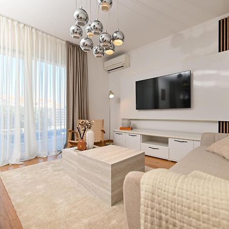 Villa Costa Blu With Pool By The Sea Трогир Екстериор снимка