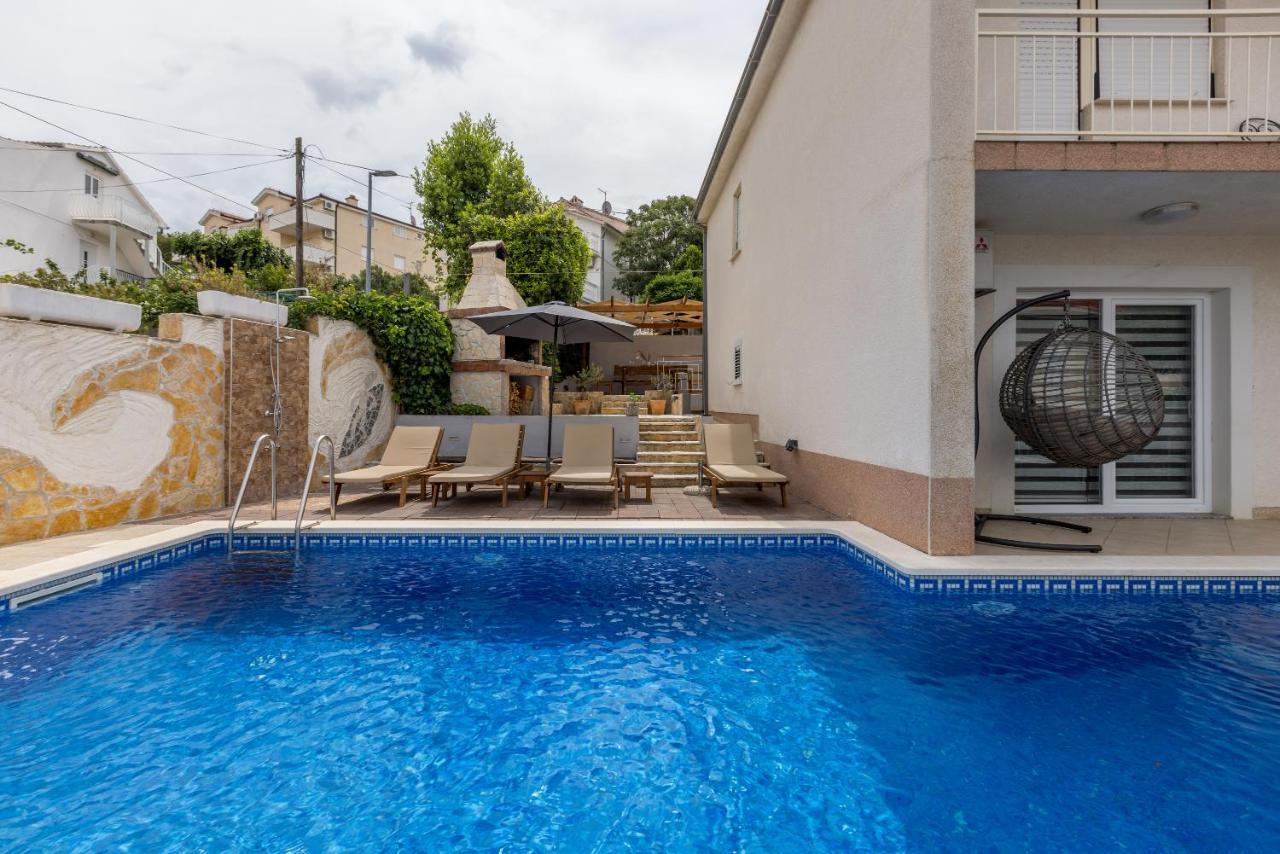 Villa Costa Blu With Pool By The Sea Трогир Екстериор снимка