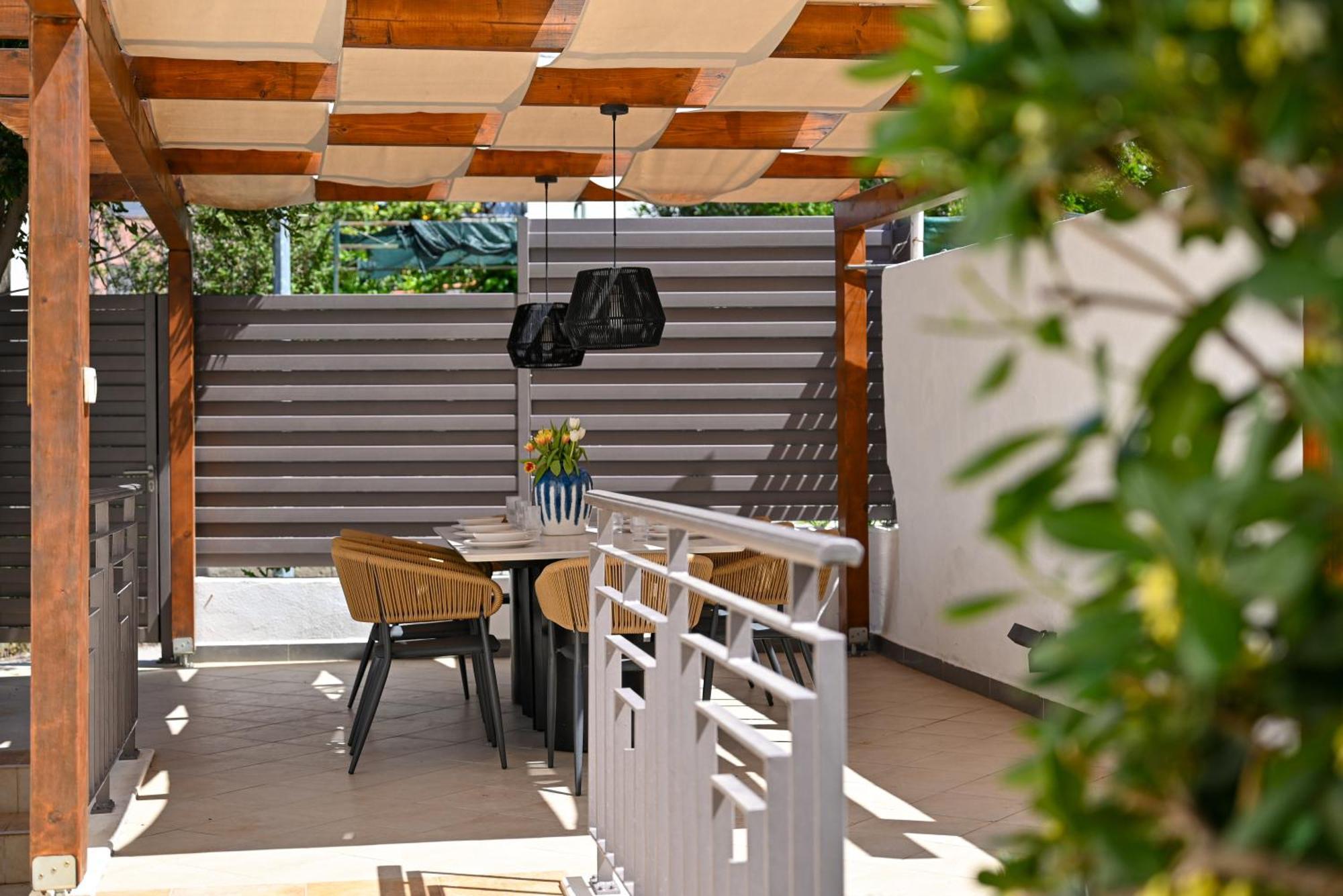 Villa Costa Blu With Pool By The Sea Трогир Екстериор снимка