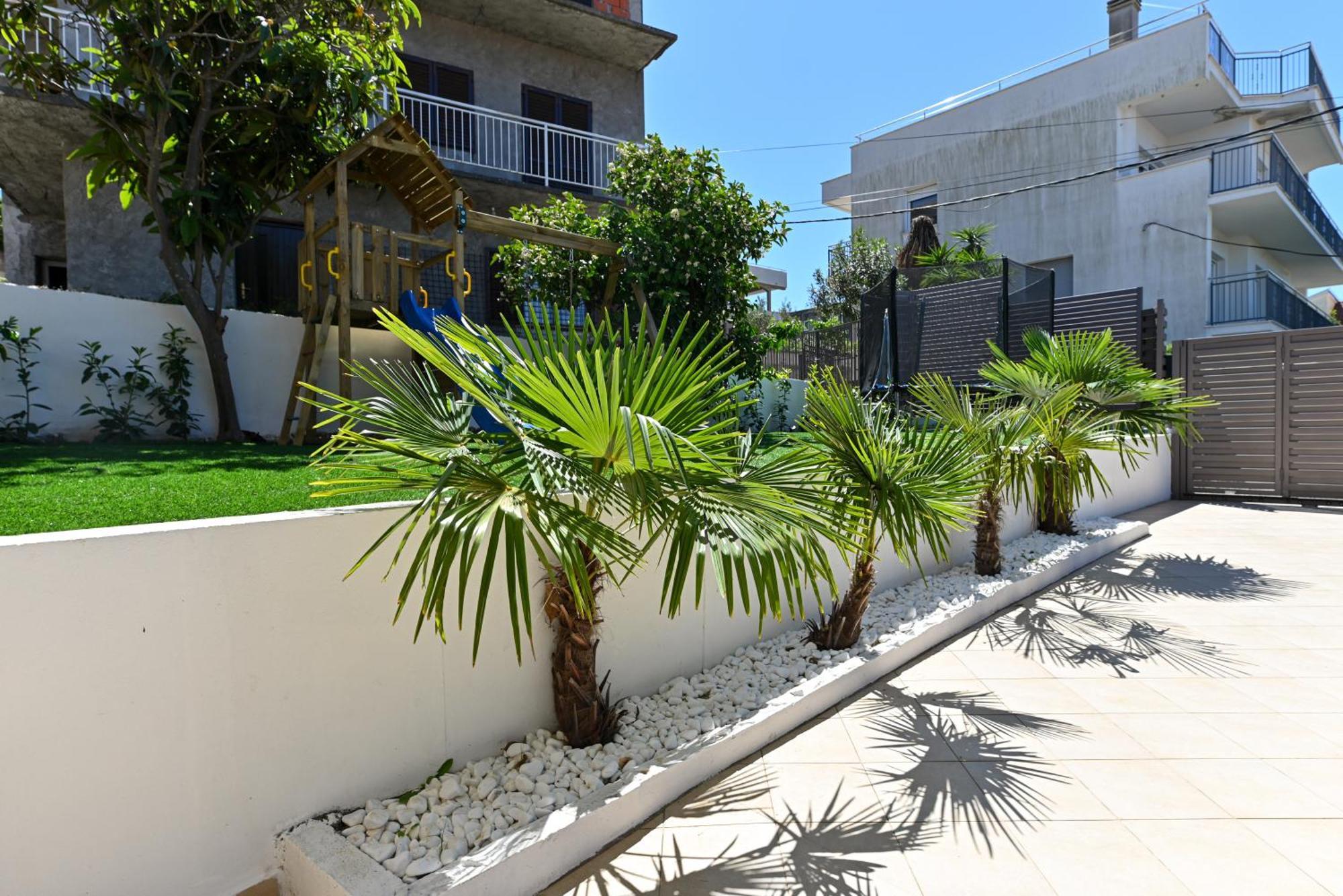 Villa Costa Blu With Pool By The Sea Трогир Екстериор снимка