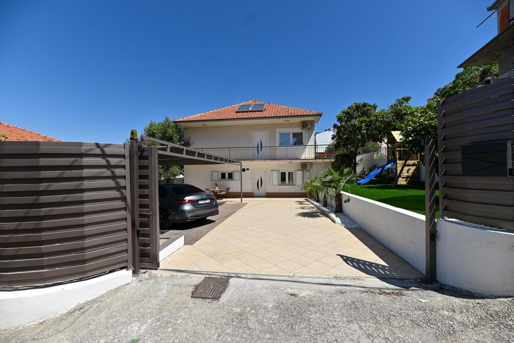 Villa Costa Blu With Pool By The Sea Трогир Екстериор снимка