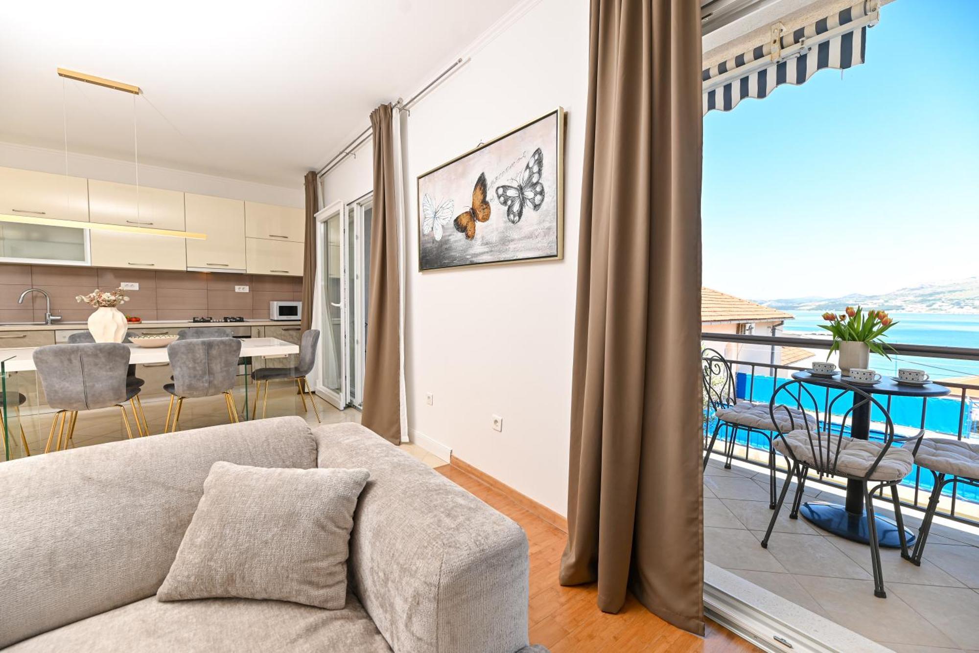 Villa Costa Blu With Pool By The Sea Трогир Екстериор снимка