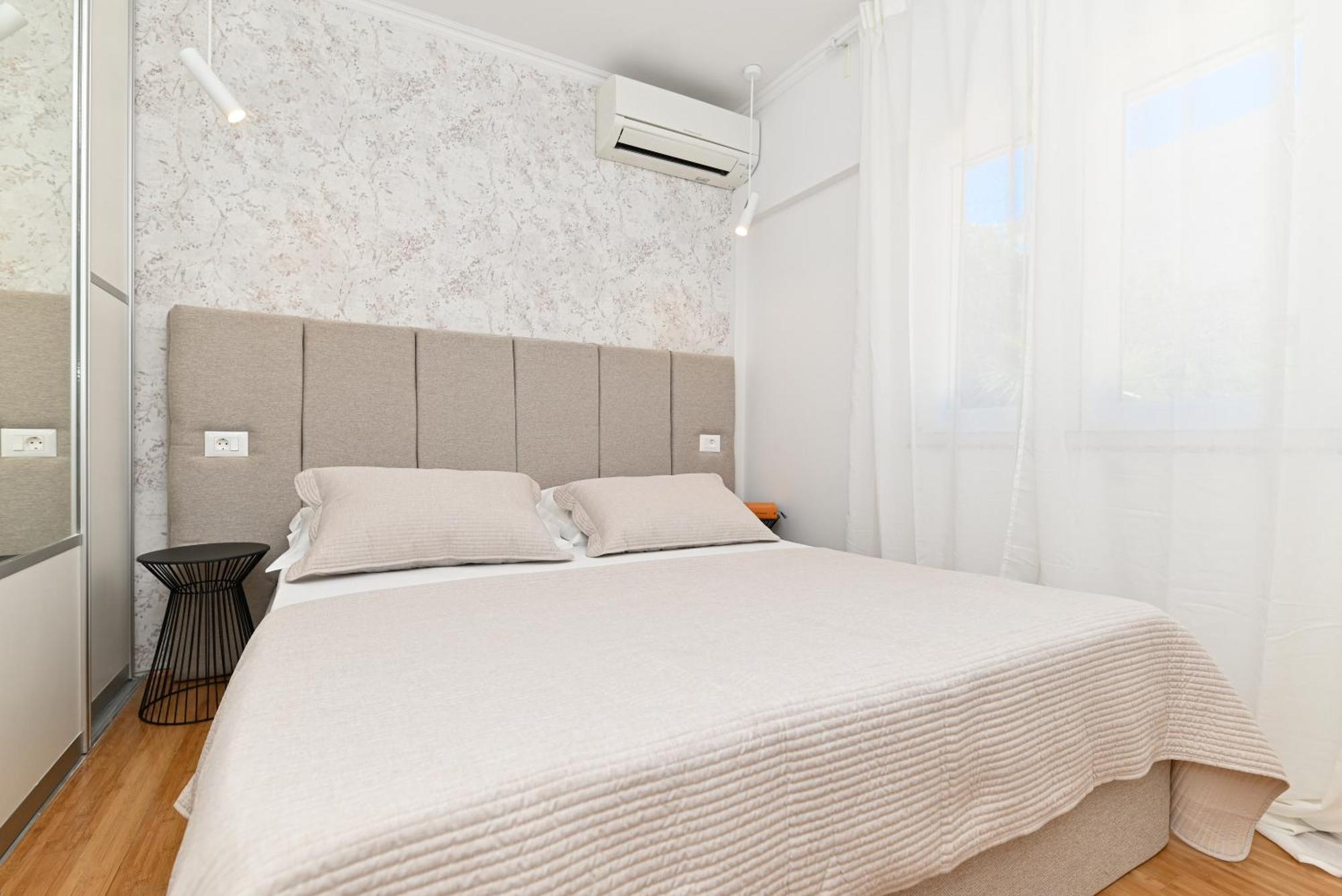 Villa Costa Blu With Pool By The Sea Трогир Екстериор снимка