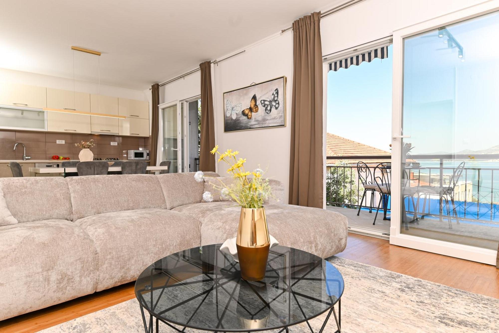 Villa Costa Blu With Pool By The Sea Трогир Екстериор снимка